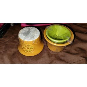 Set of decorative bowls